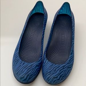 Crocs W7 blue zebra print wedges